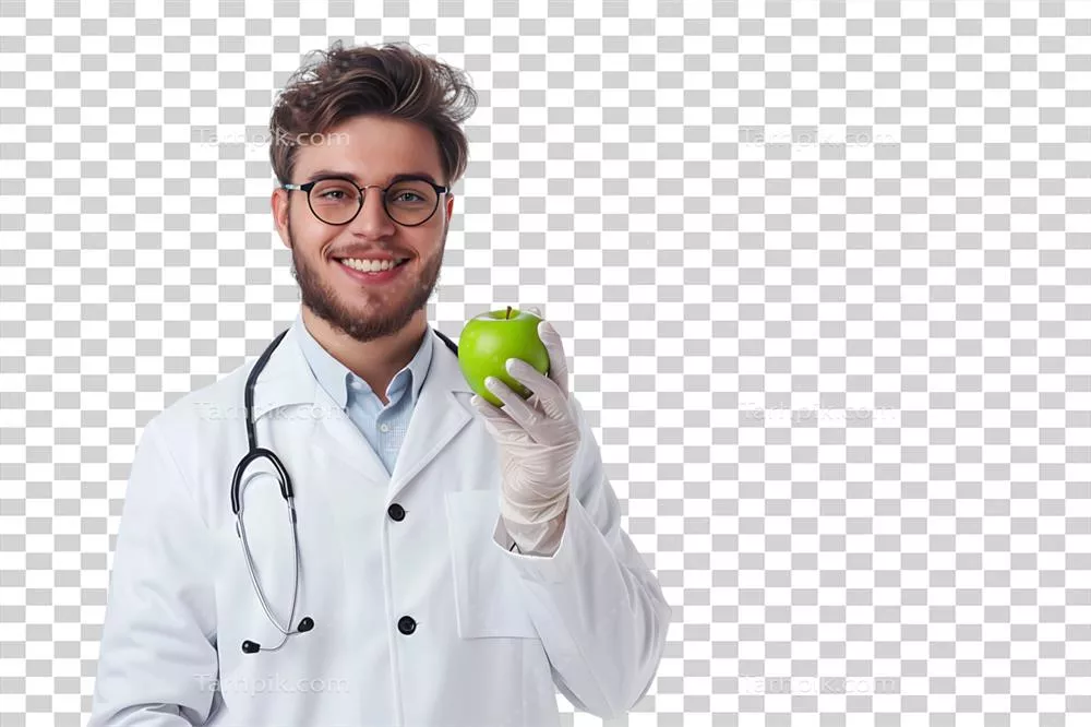 عکس دوربری متخصص تغذیه خوشحال در حال نگه داشتن سیب سبز با لباس سفید