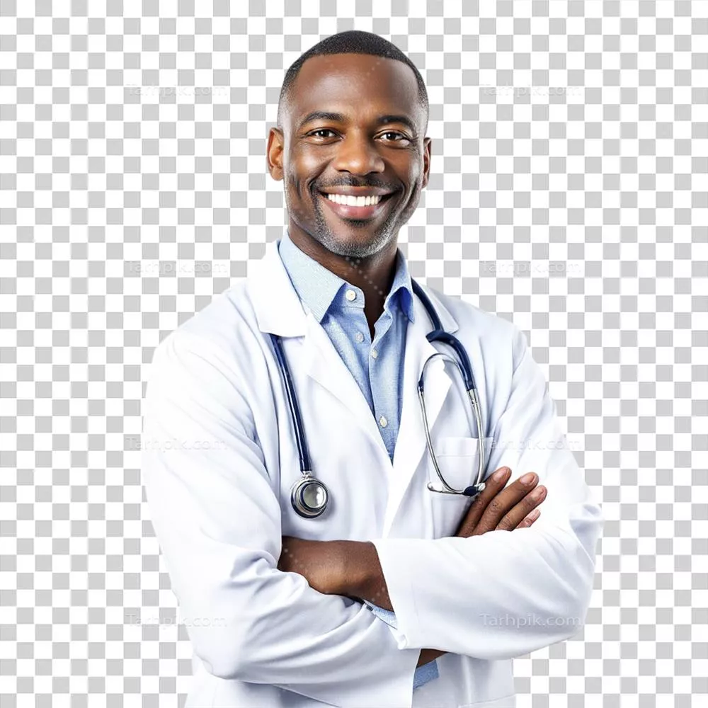 عکس دوربری دکتر مرد سیاه پوست با لبخند و دستان در هم قفل شده در مطب