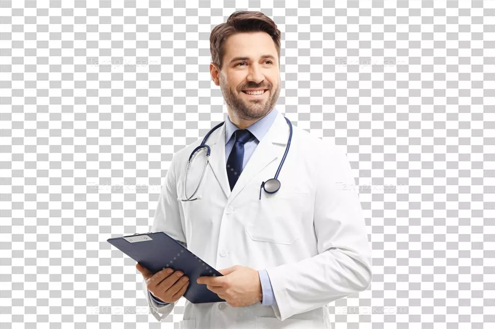 عکس دوربری پزشک خوشحال با گوشی پزشکی و کلیپ بورد در پس زمینه شفاف
