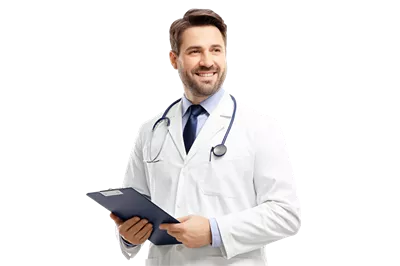 عکس دوربری پزشک خوشحال با گوشی پزشکی و کلیپ بورد در پس زمینه شفاف