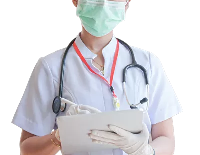 عکس دوربری پرسنل پزشکی در حال کار با تبلت در پس زمینه شفاف