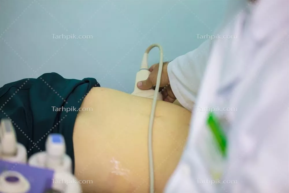 عکس تشخیص پزشکی با استفاده از سونوگرافی کلیه ها توسط پزشک متخصص