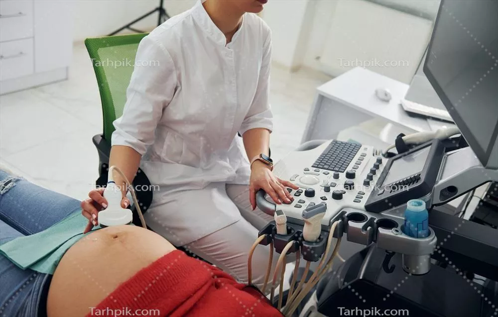 عکس بررسی سلامت زنان باردار با استفاده از سونوگرافی در کلینیک