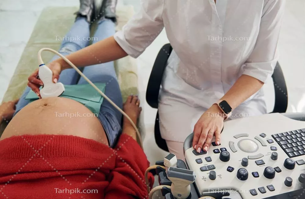 عکس بررسی سلامت زنان باردار با استفاده از سونوگرافی در کلینیک