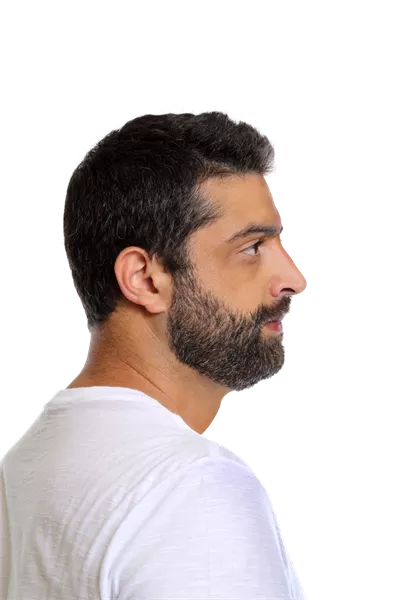 عکس دوربری مرد جوان با ریش در لباس غیررسمی بر روی پس زمینه شفاف