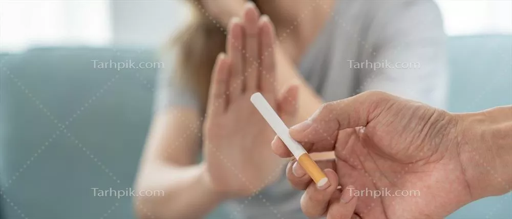 عکس زنی که با قاطعیت سیگار را کنار می گذارد و به سلامتی خود اهمیت می دهد
