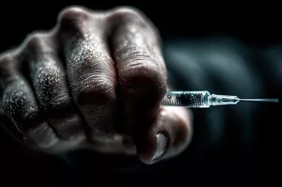 عکس بررسی عمیق و جذاب کتاب "دست شیطان" و مفاهیم آن