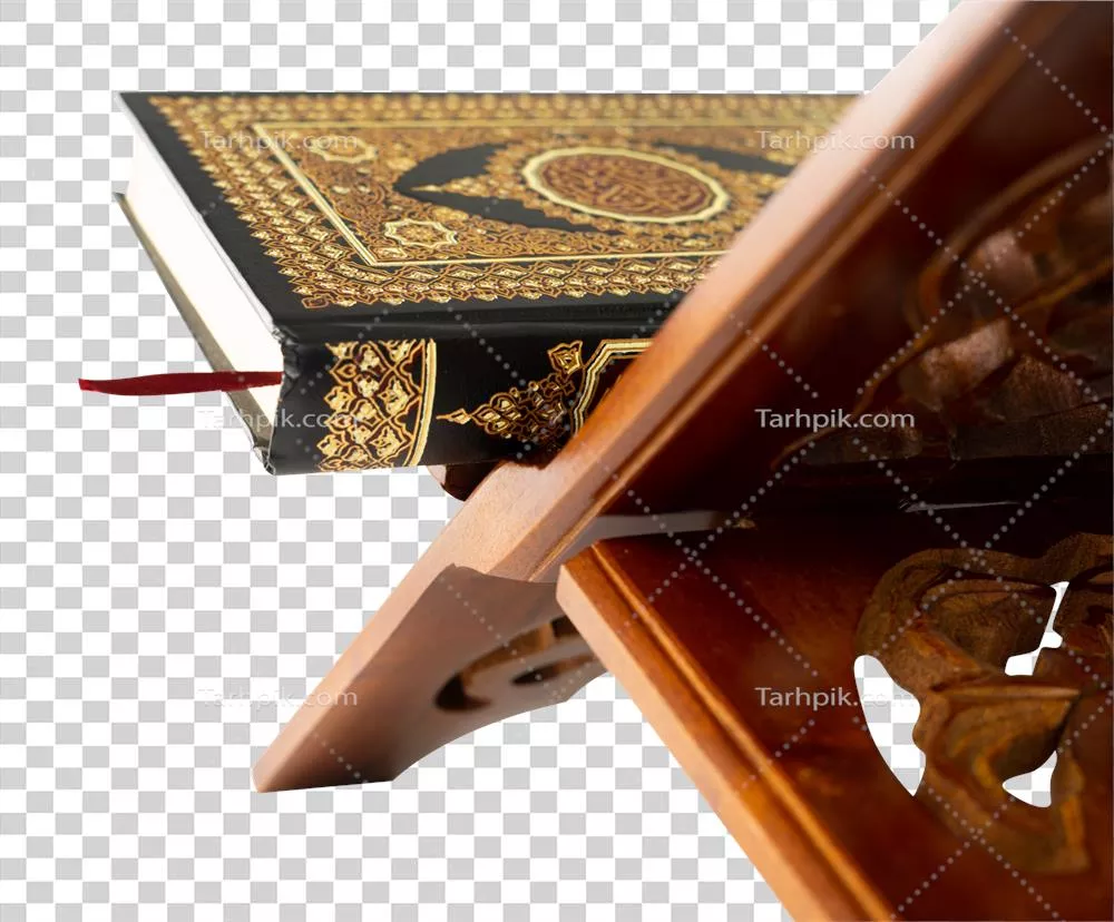 عکس دوربری قرآن کریم بر روی میز چوبی: نمادی از آرامش و معنویت