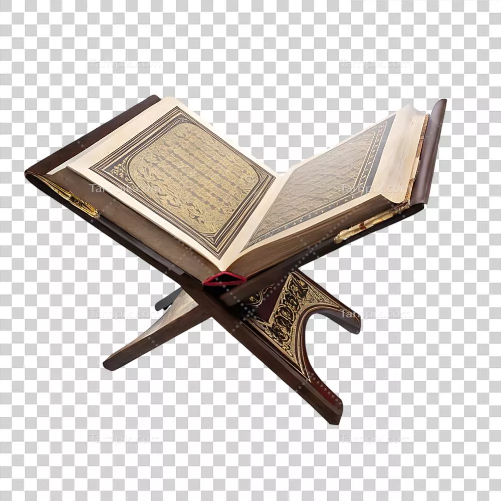 عکس دوربری جایگاه زیبا و تزئینی قرآن با صفحات گشوده در پس زمینه شفاف