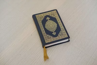 عکس قرآن کریم: کتاب مقدس مسلمانان و راهنمای زندگی آنها