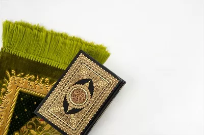 عکس کتاب مقدس قرآن به صورت لایه ای برای فضای خالی و طراحی
