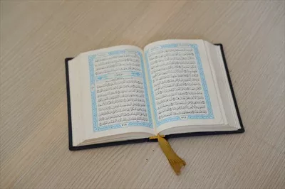 عکس قرآن کریم: کتاب مقدس مسلمانان و راهنمای زندگی آنها