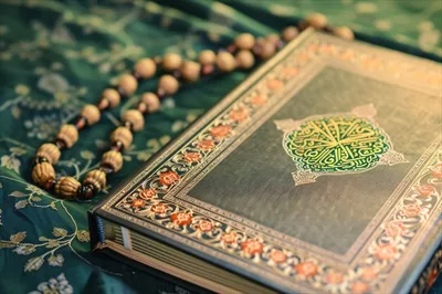 عکس کتاب قرآن ویژه سال نو اسلامی با تاریخ های مهم و توضیحات