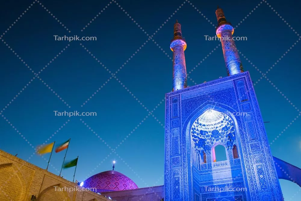 عکس مسجد هزاره آبی در یزد ایران در زمان شب و ساعت آبی با نمایی خاص