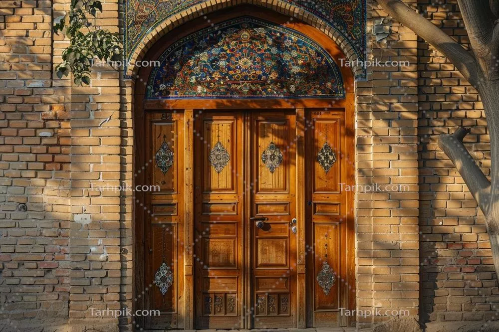 عکس درهای چوبی سنتی با تزئینات زیبا و کاشی کاری های هنری