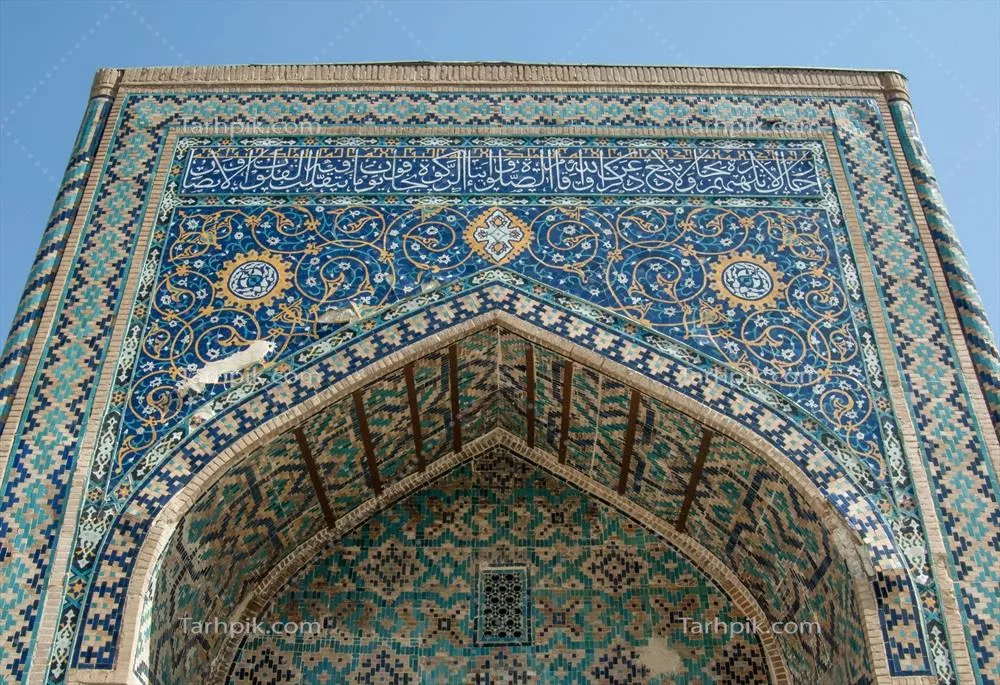 عکس جزئیات معماری قوس دار با طراحی سنتی آسیایی در قرون وسطی