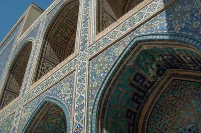 عکس بررسی معماری و طراحی باستانی میدان ریگستان در سمرقند
