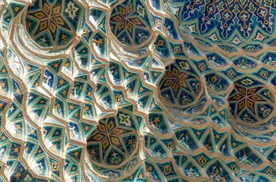 عکس جزئیات معماری سنتی آسیای مرکزی در سقف های قدیمی و تاریخی
