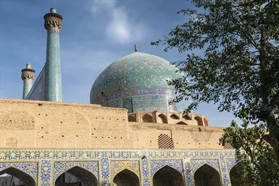 عکس جزئیات معماری اسلامی ایرانی در مسجد امام اصفهان با زیبایی خیره کننده