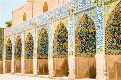 عکس نقاشی های زیبا بر روی دیوارهای حیاط مسجد جامع اصفهان