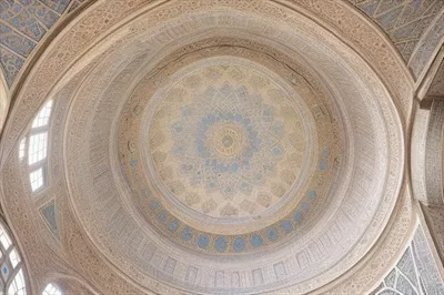 عکس جزئیات معماری گنبد یک مسجد با پس زمینه ای زیبا و خلاقانه