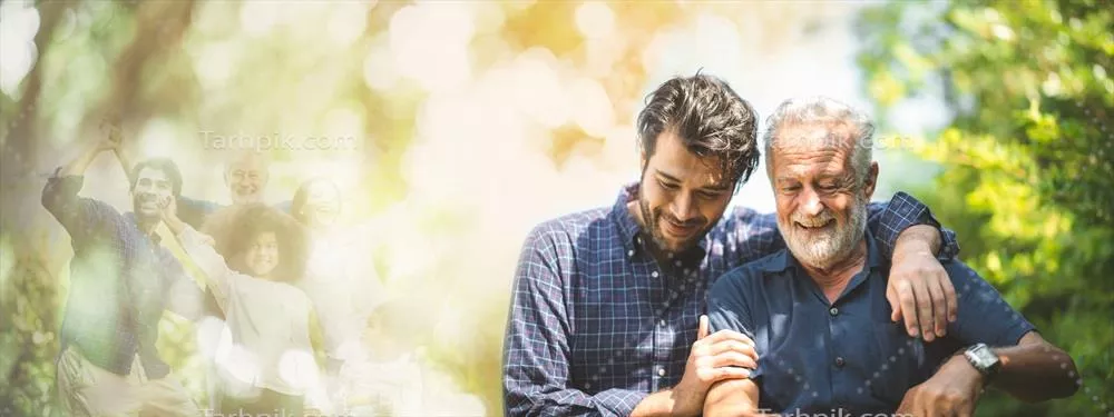 عکس لحظه های شاد خانوادگی: پدر سالخورده و پسر بزرگسال در دل طبیعت