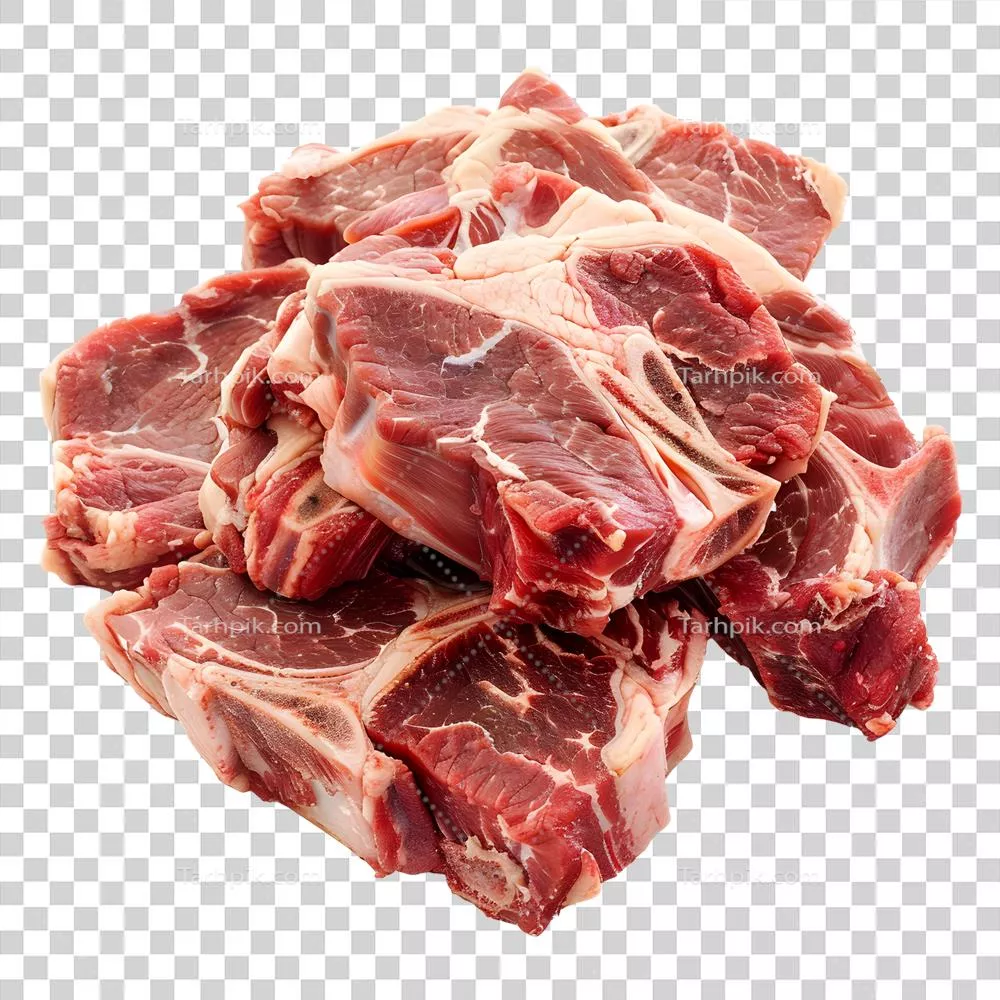 عکس دوربری گوشت خام در حالت طبیعی خود بر روی پس زمینه شفاف