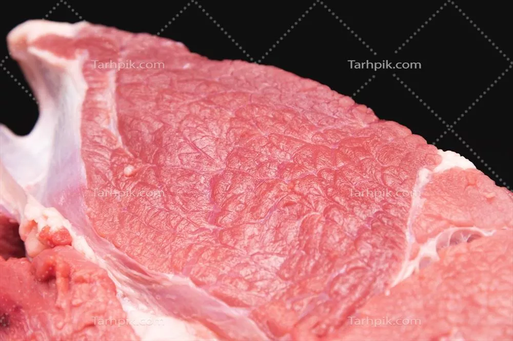 عکس گوشت استیک تازه و با کیفیت بالا در عمق میدان کم