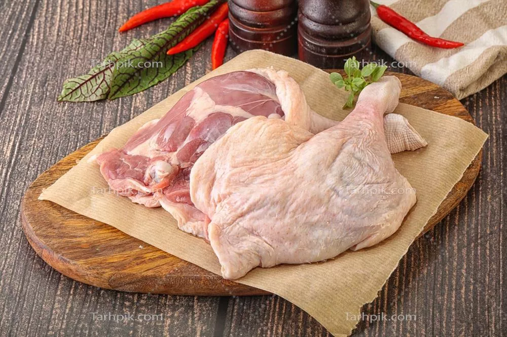 عکس پای مرغابی خام آماده برای پخت و پز با جزئیات جذاب