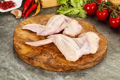 عکس راهنمای کامل برای تهیه بال مرغ خام و خوشمزه در خانه