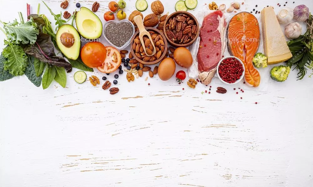 عکس ترکیب رنگارنگ و تازه از مواد اولیه با فضای خالی برای نوشتن