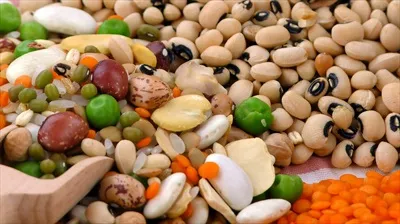 عکس غذاهای گیاهی سالم و خام با حبوبات برای یک زندگی بهتر