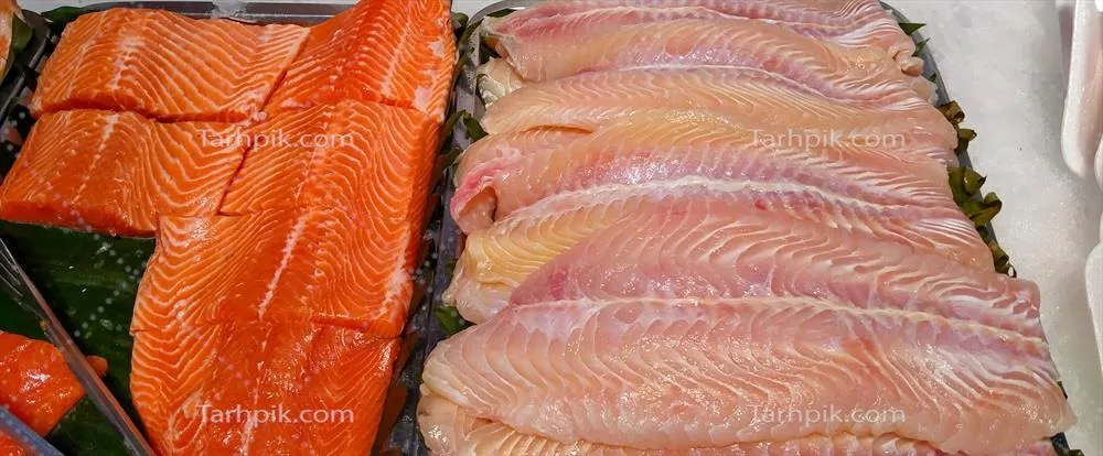 عکس چیدمان جذاب قطعات سالمون و تن در فروشگاه های مواد غذایی