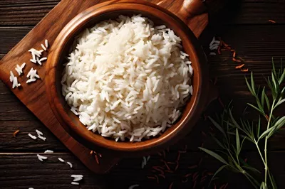 عکس غذای گیاهی و ارگانیک آسیایی با برنج سفید و خواص سلامتی