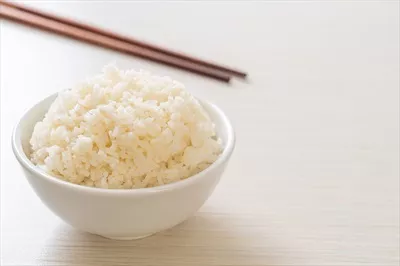 عکس برنج یاسمن تایلندی پخته شده در کاسه ای زیبا و خوشمزه