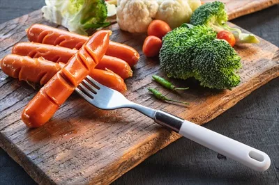 عکس نکات و ترفندهای تهیه سوسیس کبابی خوشمزه و دلچسب