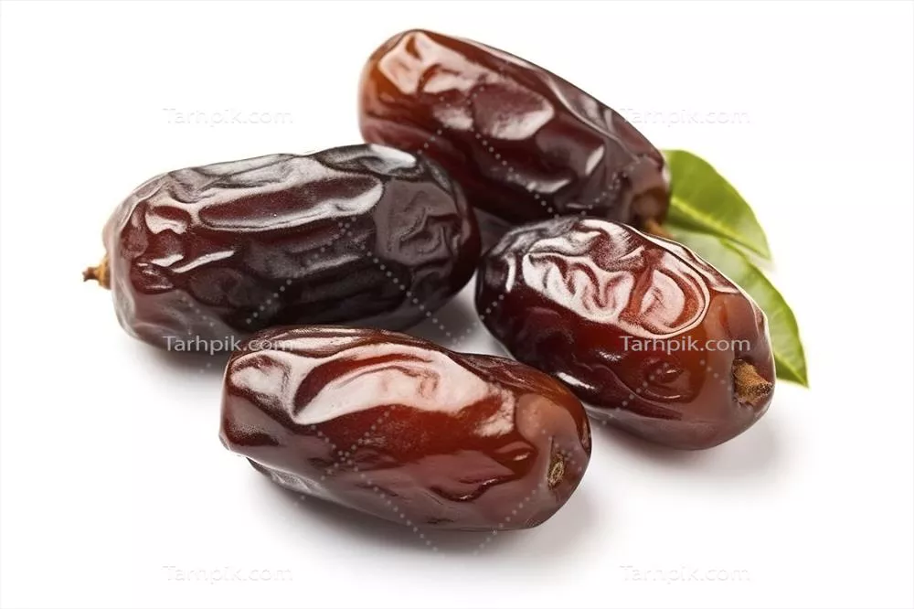 عکس میوه های خوشمزه و مغذی خرما در پس زمینه ای سفید و ساده