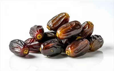 عکس های زیبا و جذاب از خرماهای اجوا با کیفیت بالا و طراحی هوش مصنوعی