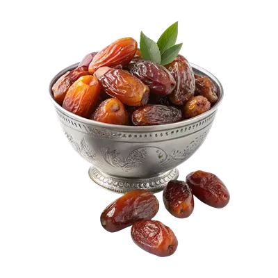 عکس دوربری خرماهای خوشمزه و تازه در کاسه نقره ای تزئینی بر روی پس زمینه شفاف