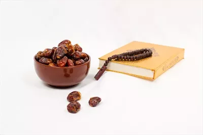 عکس تاریخچه و قرآن: بررسی ارتباطات فرهنگی و تاریخی در یک تصویر