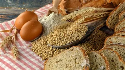 عکس نان تازه و خوشمزه: تجربه ای لذیذ از طعم و عطر نان خانگی