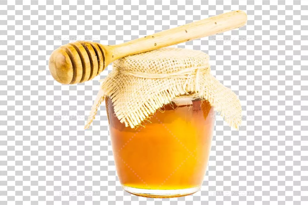 عکس دوربری شیشه عسل با قاشق چوبی در پس زمینه ای ساده و زیبا