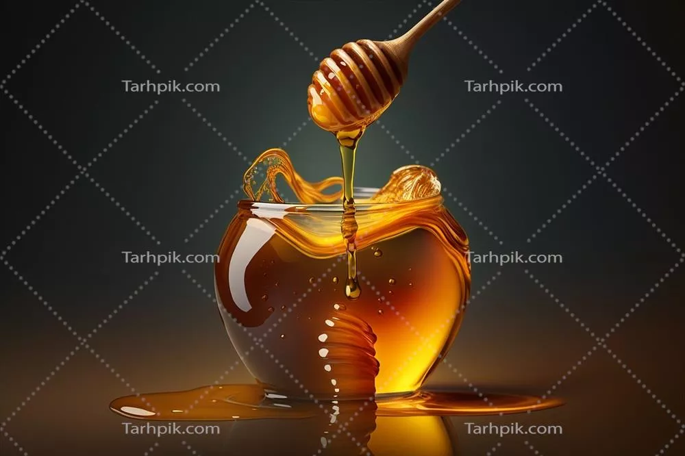 عکس تصویری زیبا از قاشق عسل با عسل در حال چکیدن برای زنبورداران