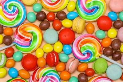 عکس مجموعه ای از میکس های رنگارنگ و دایره ای آب نبات ها