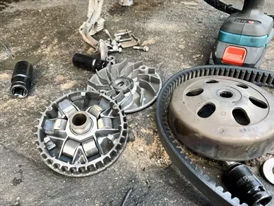 عکس بررسی جامع موتور سیکلت ها و سیستم های انتقال قدرت زنجیری