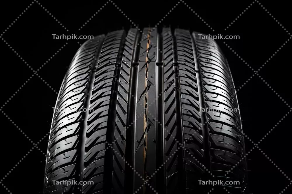 عکس نمای نزدیک از لاستیک خودرو با جزئیات دقیق و جذاب