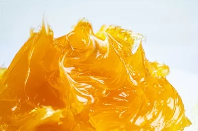 عکس روغن زرد لیتیم برای روانکاری ماشین آلات صنعتی و خودرویی