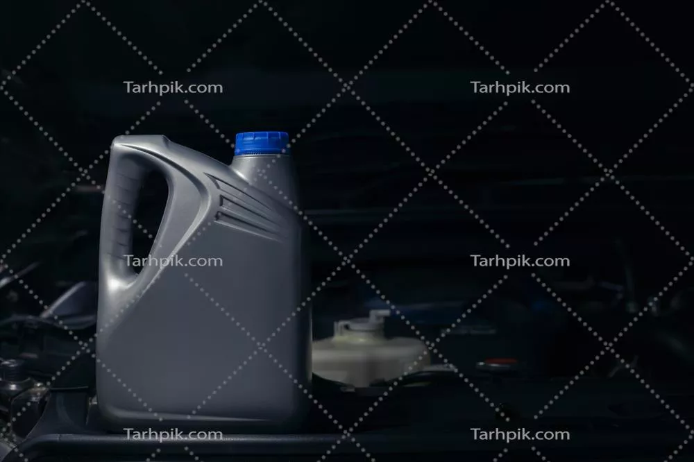 عکس بطری روانکار در پس زمینه کارگاه تعویض روغن موتور و خدمات خودرو