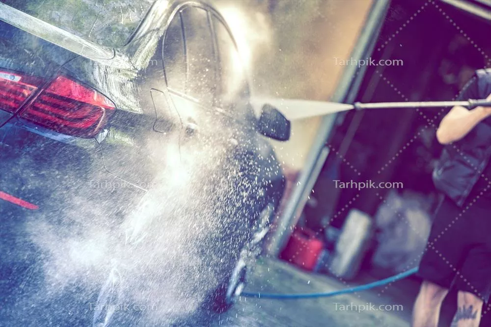 عکس شستشوی خودرو در تابستان با استفاده از آب فشار قوی و تجهیزات مناسب