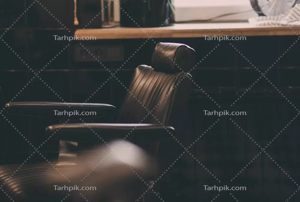 عکس صندلی آرایشگری قدیمی با طراحی خاص و جذاب برای دکوراسیون